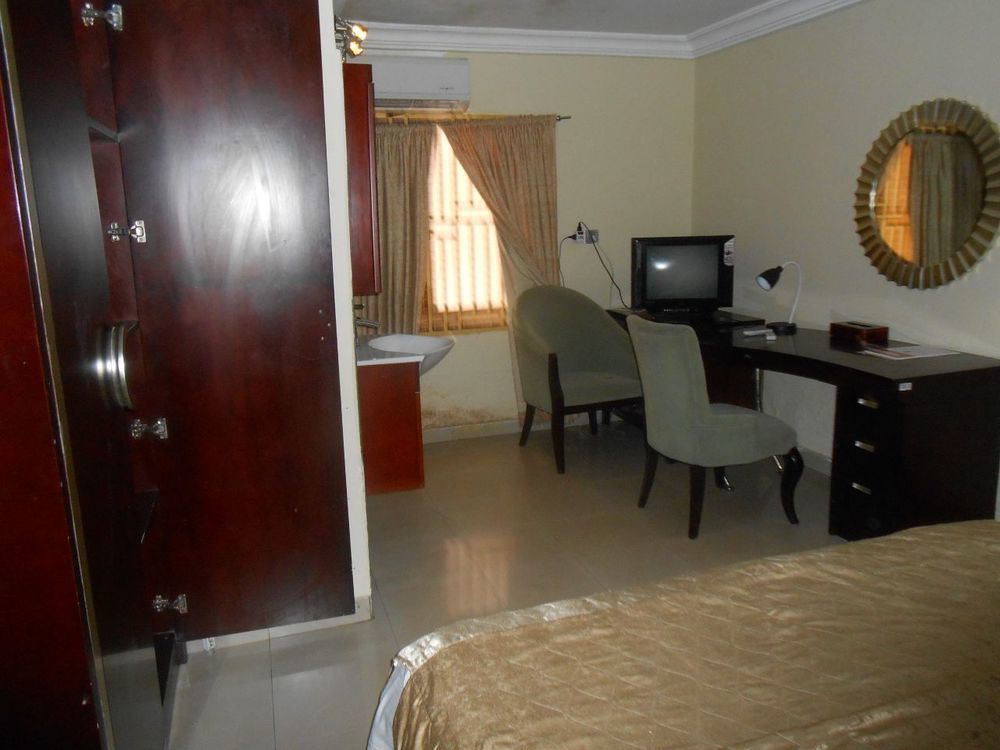 Nicolizy Hotel Accra Ngoại thất bức ảnh