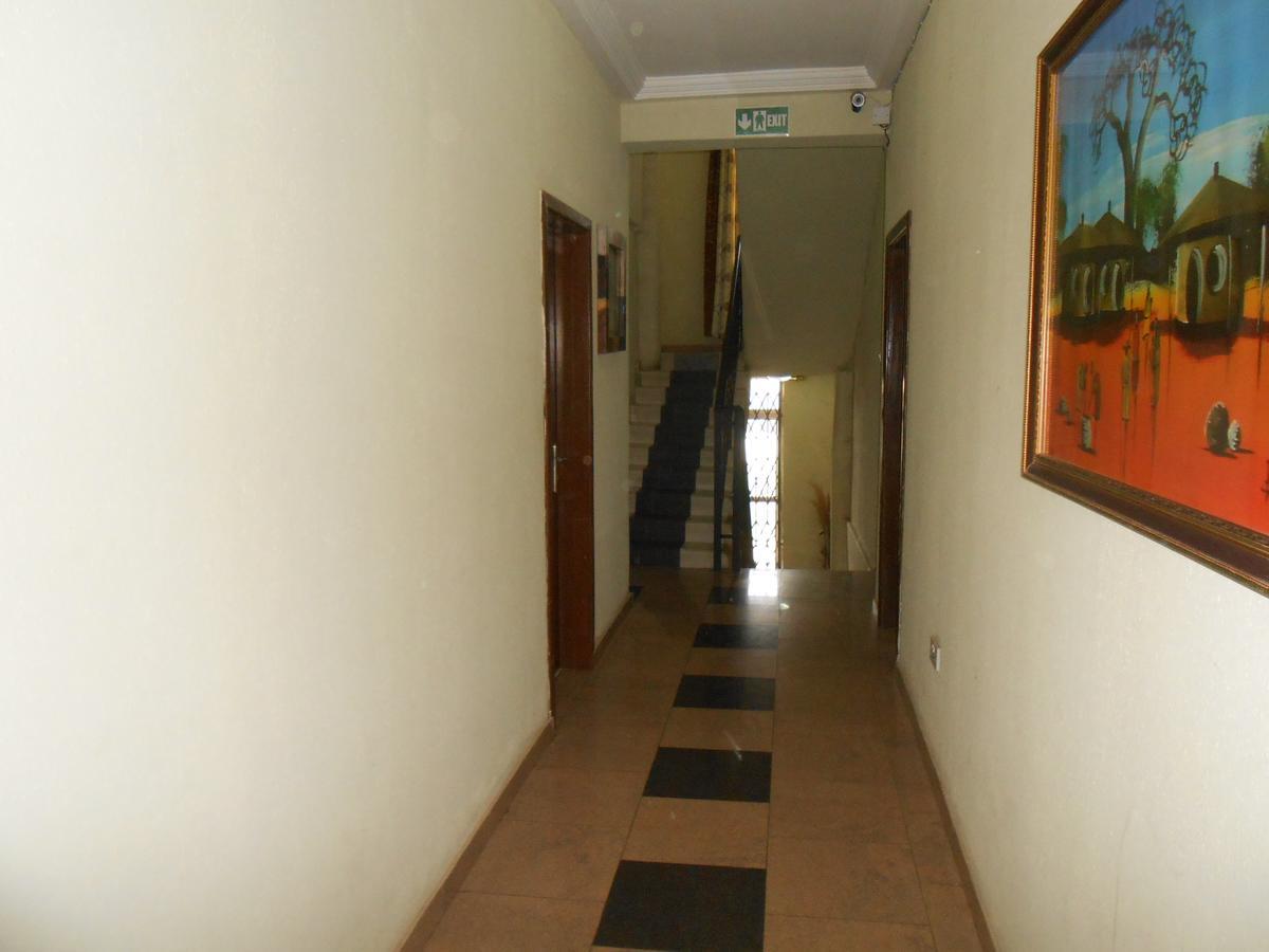 Nicolizy Hotel Accra Ngoại thất bức ảnh